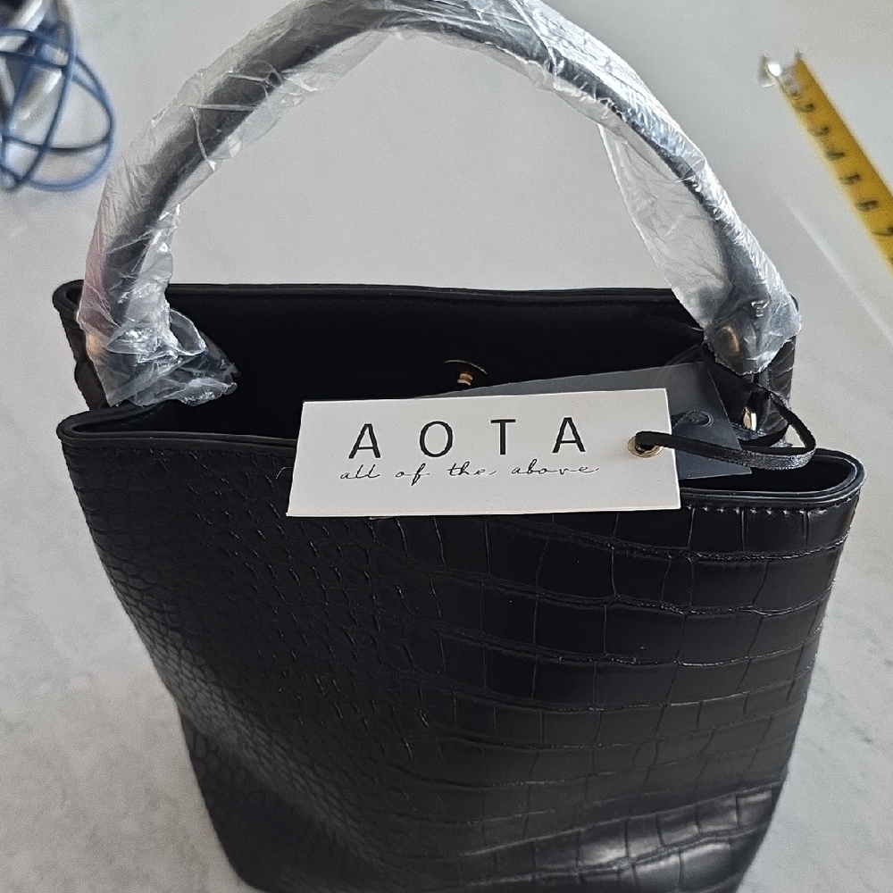 Aota Black Croc-Embossed Women's Bag